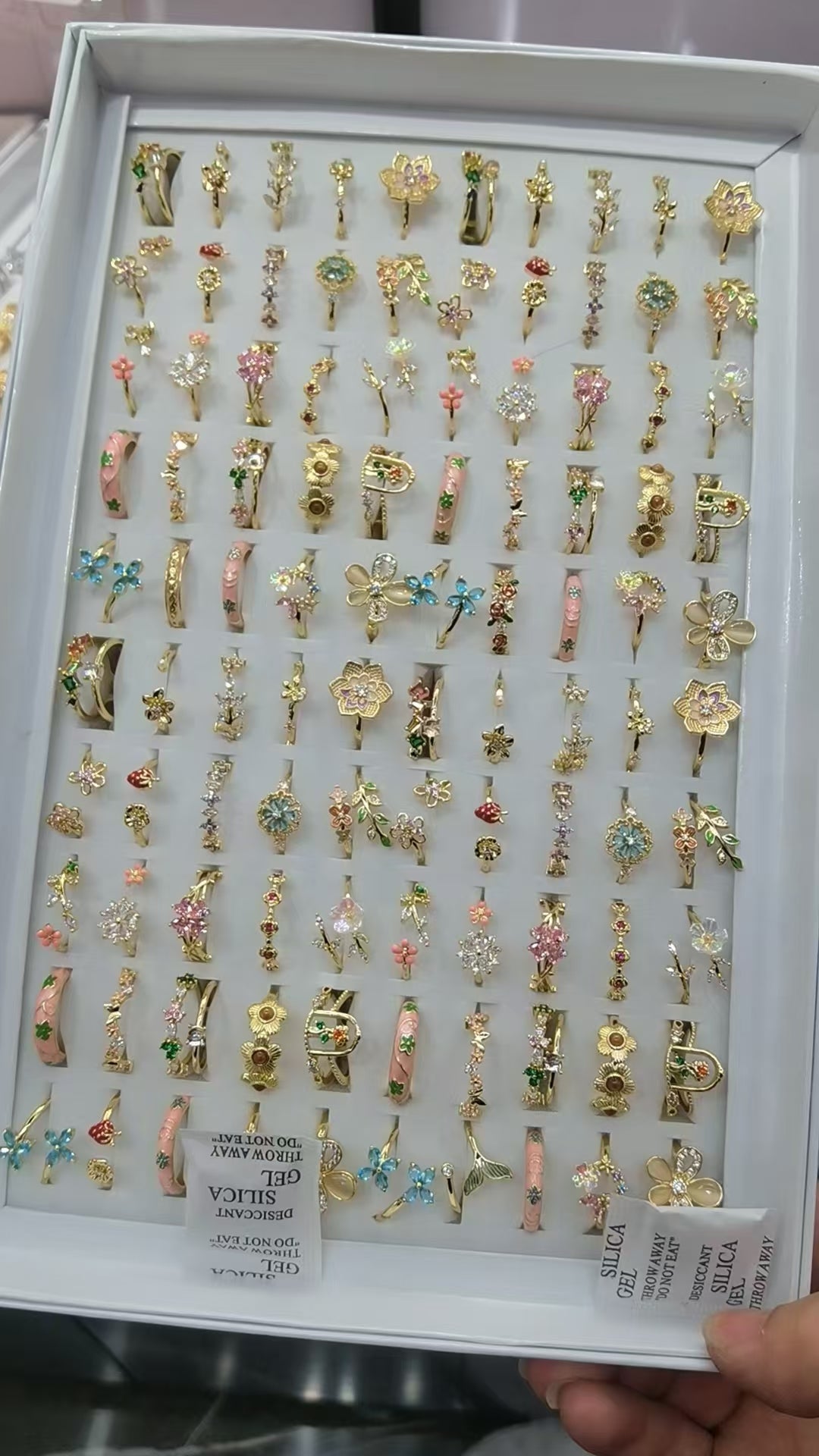 A box open ring and free size