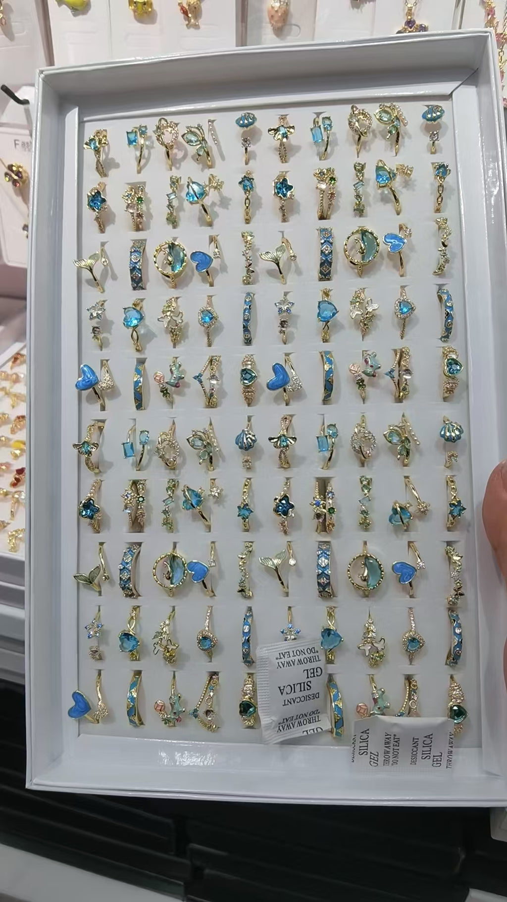 A box open ring and free size