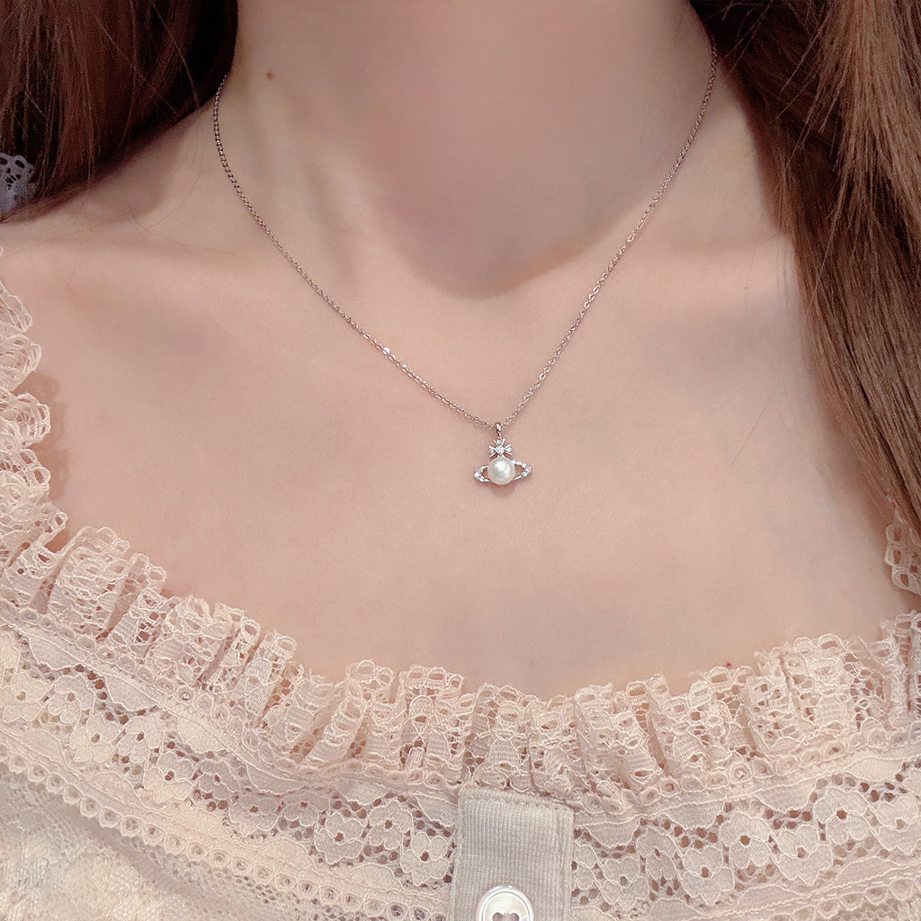 Saturn Planet Pearl Pendant Necklace, Dainty Minimalist Clavicle Chain, Luxury Niche Elegant Cool Tone Versatile Necklace