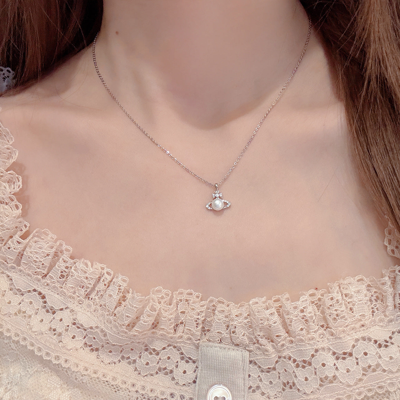 Saturn Planet Pearl Pendant Necklace, Dainty Minimalist Clavicle Chain, Luxury Niche Elegant Cool Tone Versatile Necklace