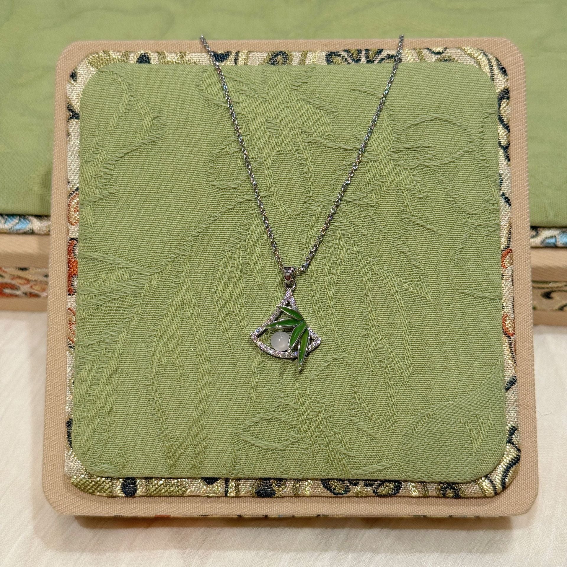 Vintage Gourd Peace Lock Necklace, Chinese Style Ginkgo Leaf Necklace, Zodiac Year Elegant Exquisite National Trend Jewelry for Women