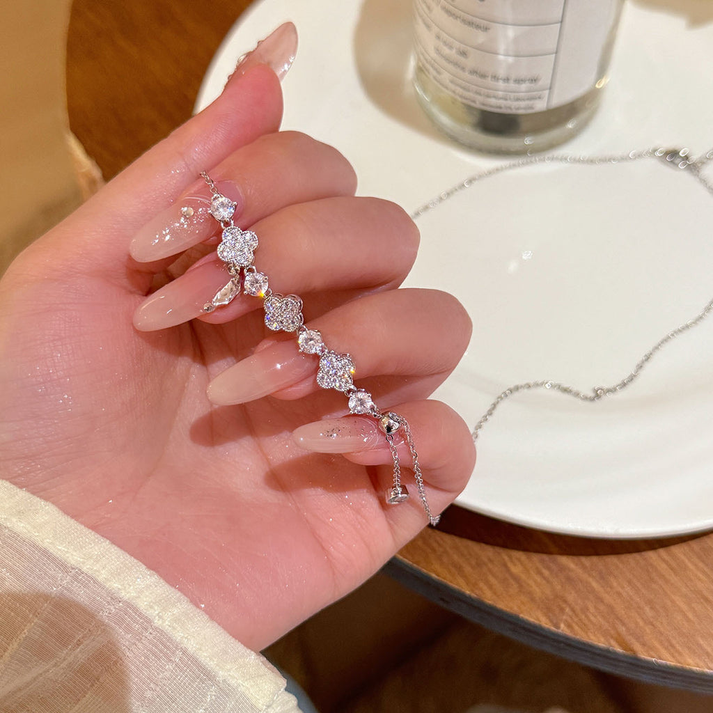 New Four Leaf Clover Flower Tassel Pendant Necklace for Women, Niche Luxury Dainty Elegant Versatile Clavicle Chain Fine Jewelry