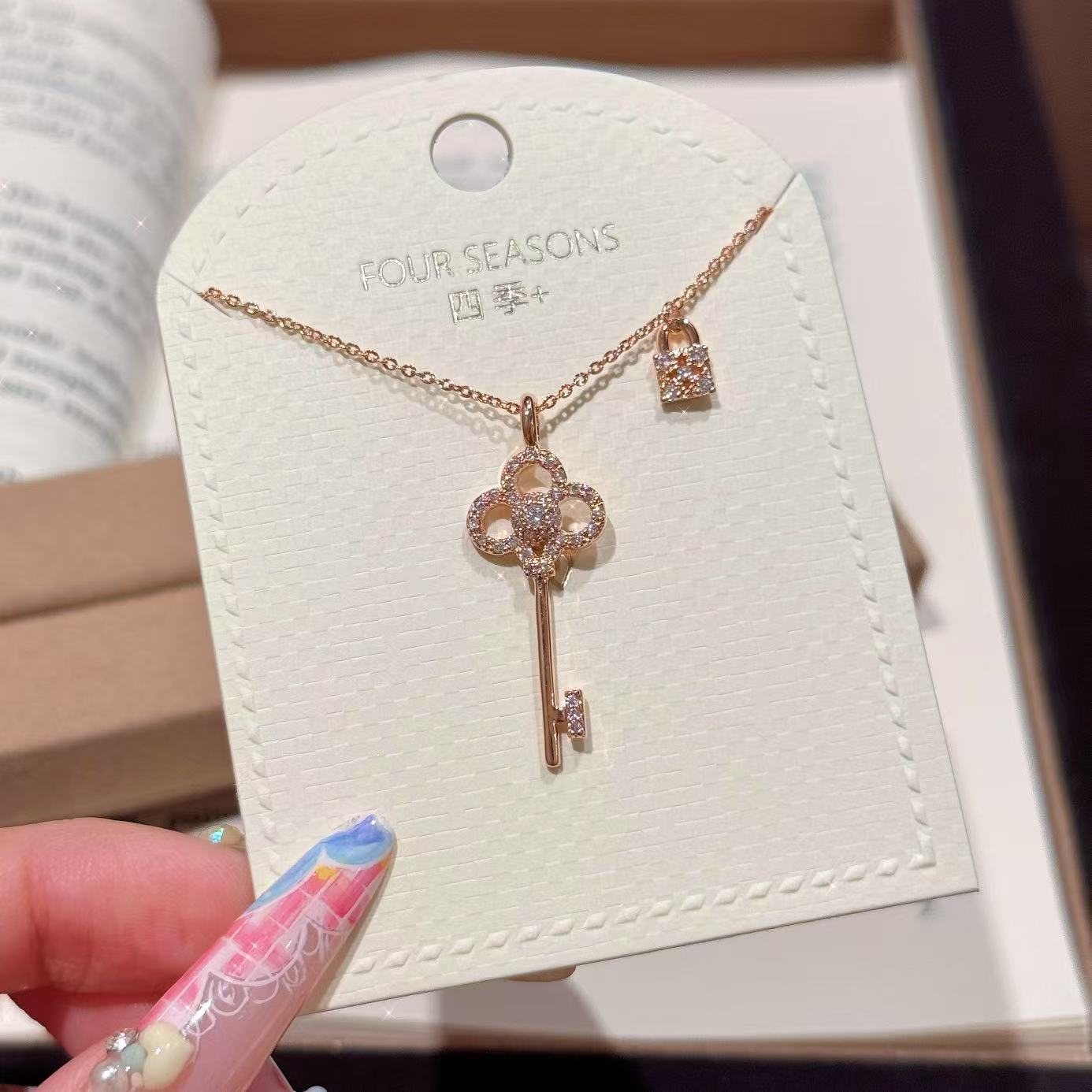 Key & Heart Lock Pendant Necklace, Sparkling Cubic Zirconia Clavicle Chain, Luxury Sweet Minimalist Jewelry for Women