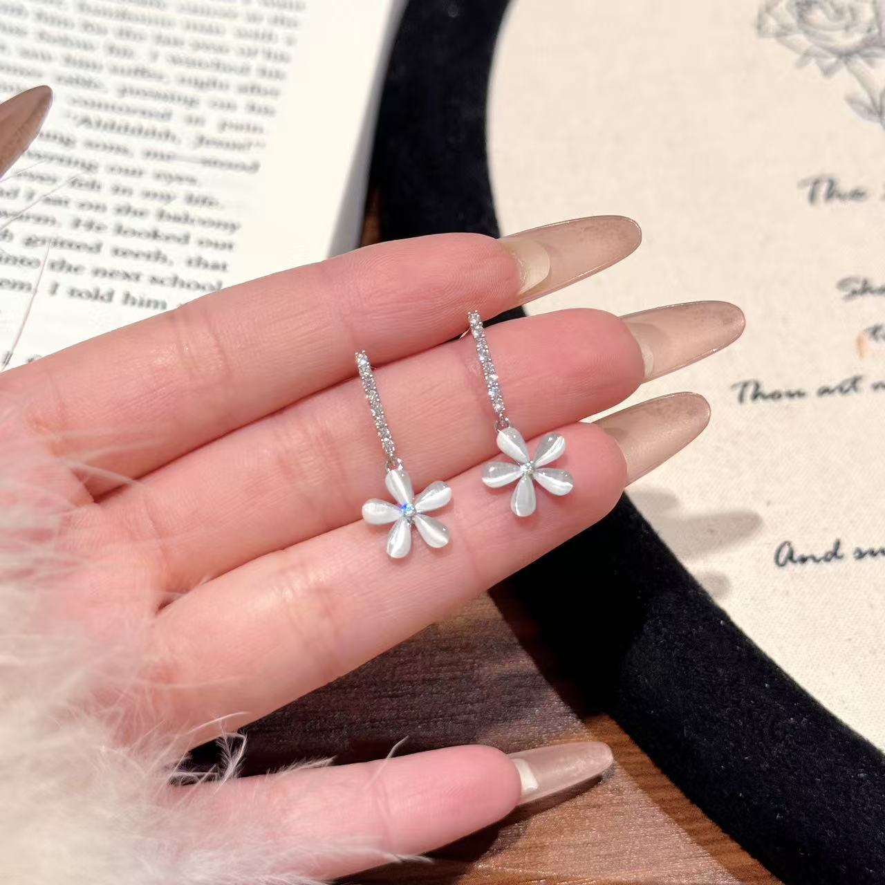 Vintage French Cat Eye Flower S925 Stud Earrings Luxury Elegant Daily Ear Accessory