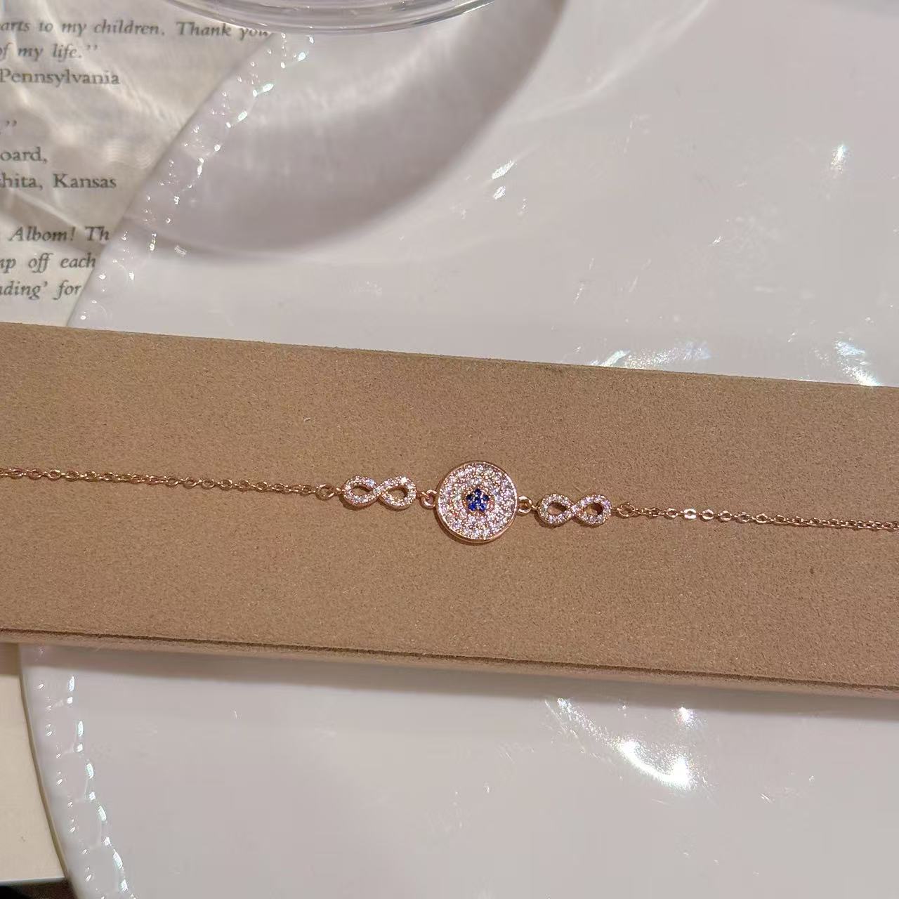 Geometric Round Bracelet, Luxury Niche Minimalist Hand Jewelry, Crystal Flower Elegant Exquisite Bracelet