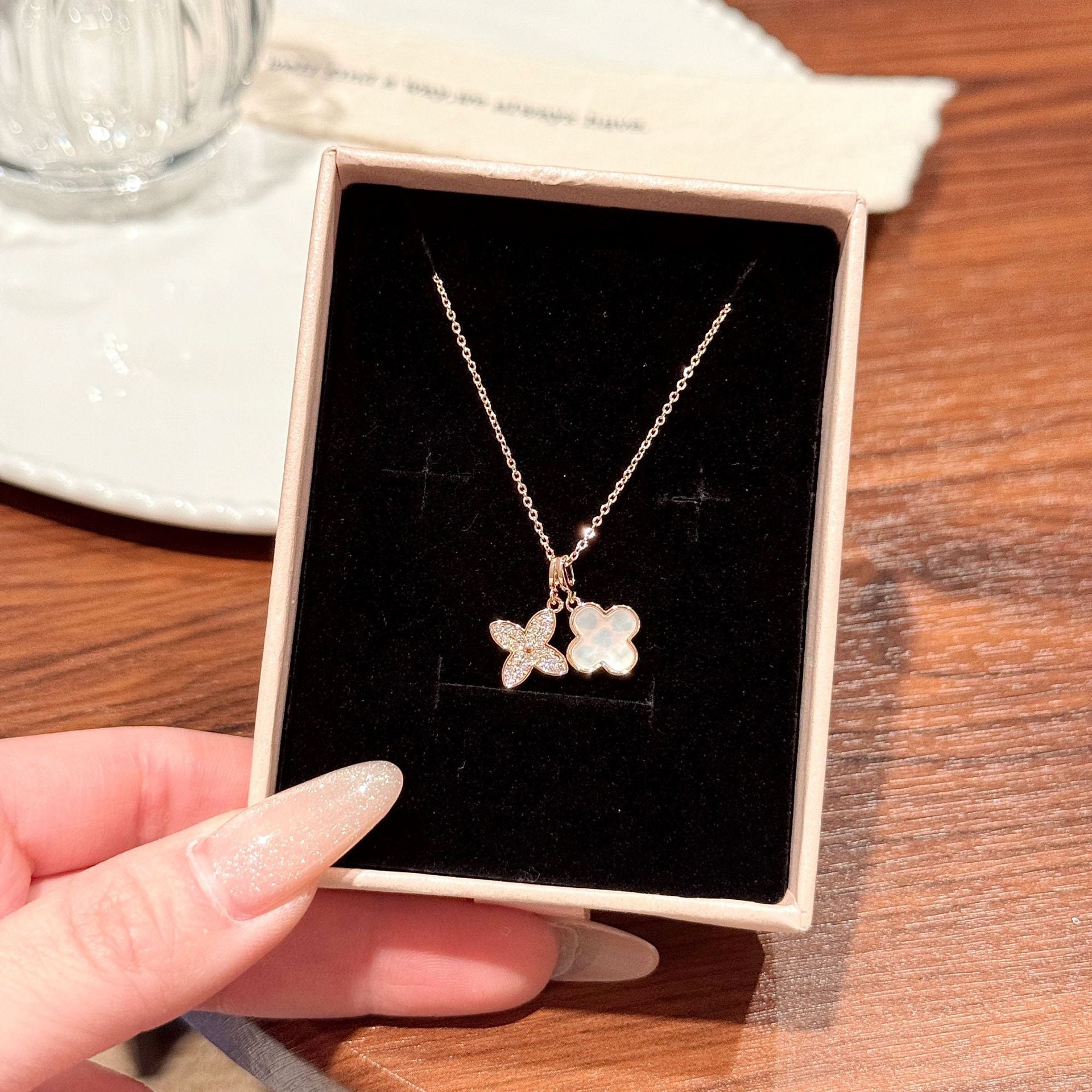 Korean Style Double Four Leaf Clover Necklace, Luxury Niche Elegant Clavicle Chain, Fashion All-match Pendant Necklace