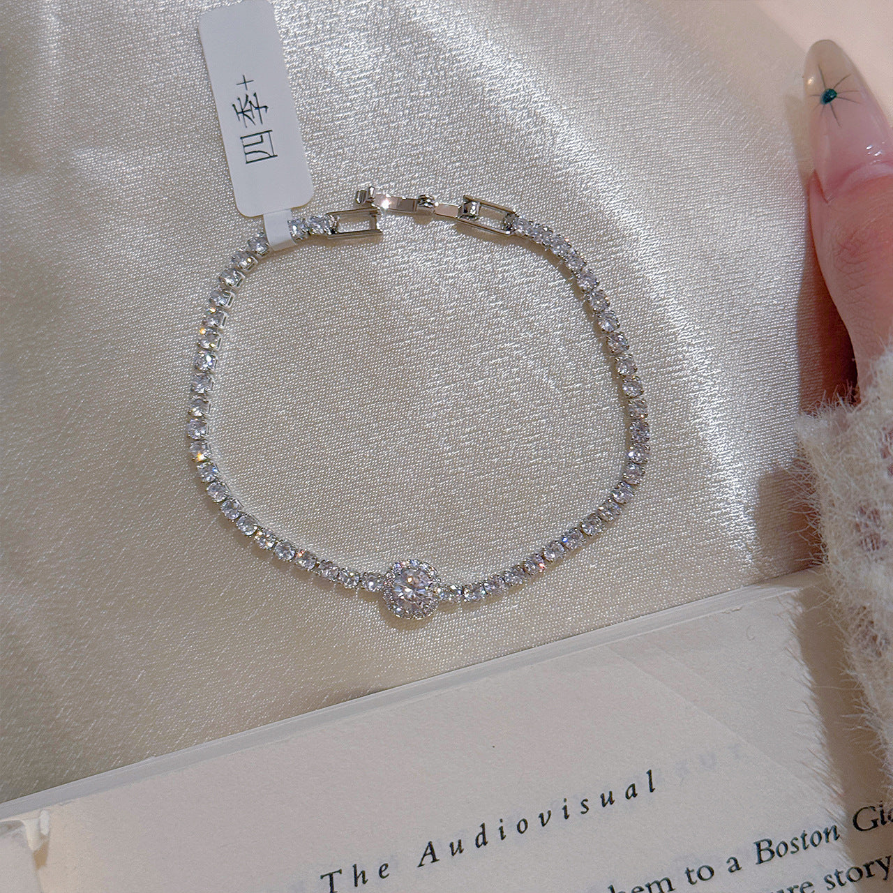 Geometric Round Shiny Zircon Bracelet, Luxury Niche Minimalist Elegant Bangle, Daily Commute All-match Fashion Jewelry
