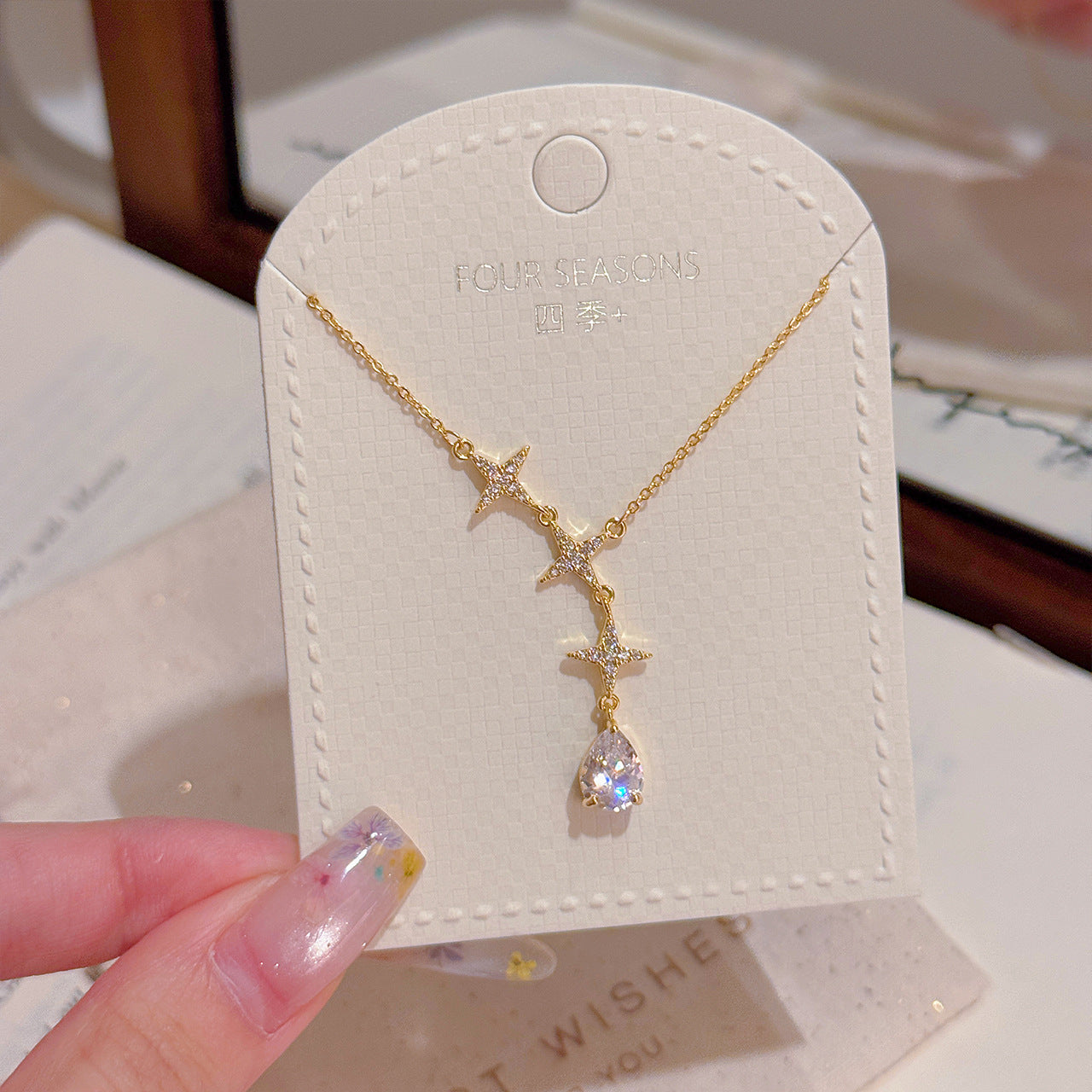 Sparkling Water Drop Cubic Zirconia Pendant Necklace for Women, Niche Luxury Minimal Dainty Versatile High-End Collarbone Fine Jewelry