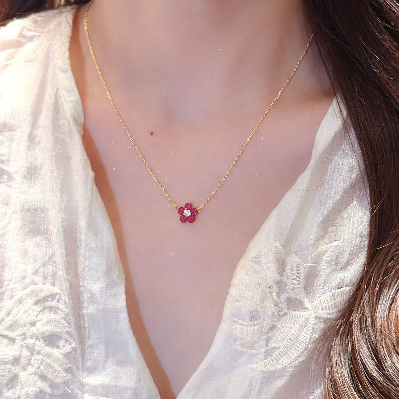 Flower Pendant Clavicle Necklace, Ruby & Natural Zircon Necklace, Minimalist Luxury Niche Fashion Jewelry for Women