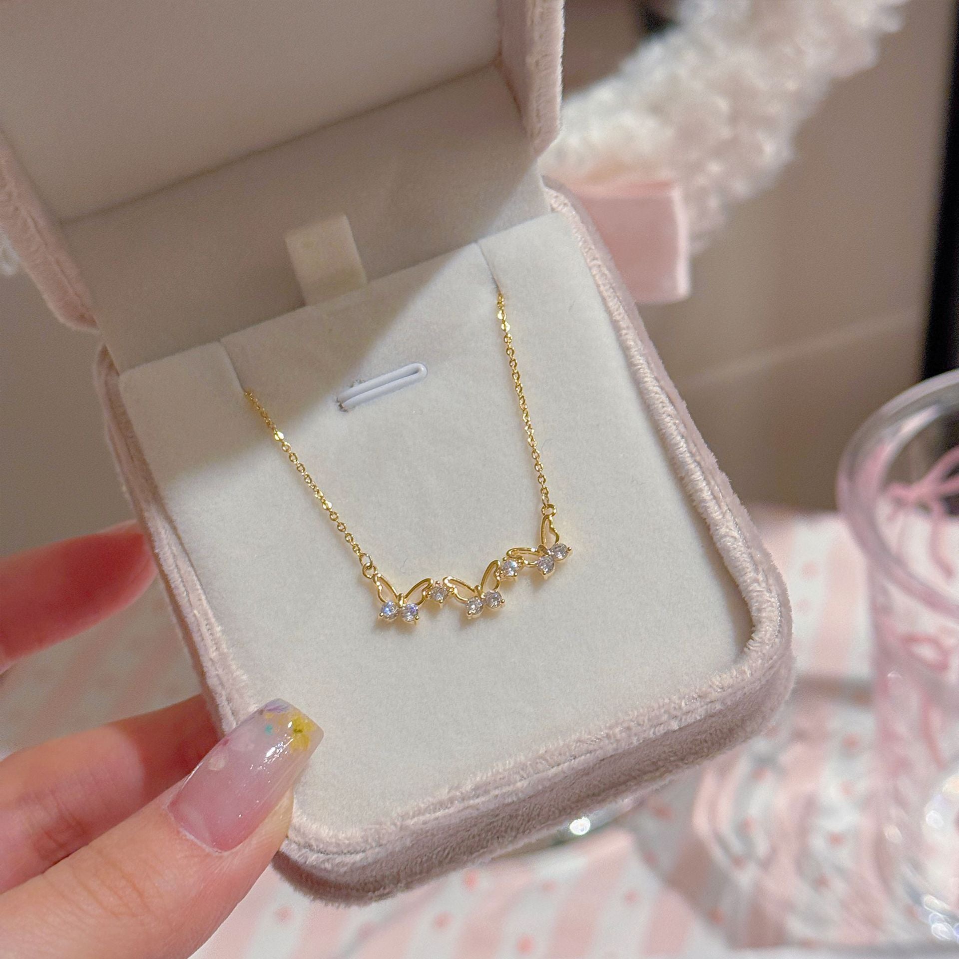 Butterfly Necklace, Luxury Niche Cold Style Clavicle Chain, Sparkling Delicate Temperament Versatile Fashion Necklaces for Women