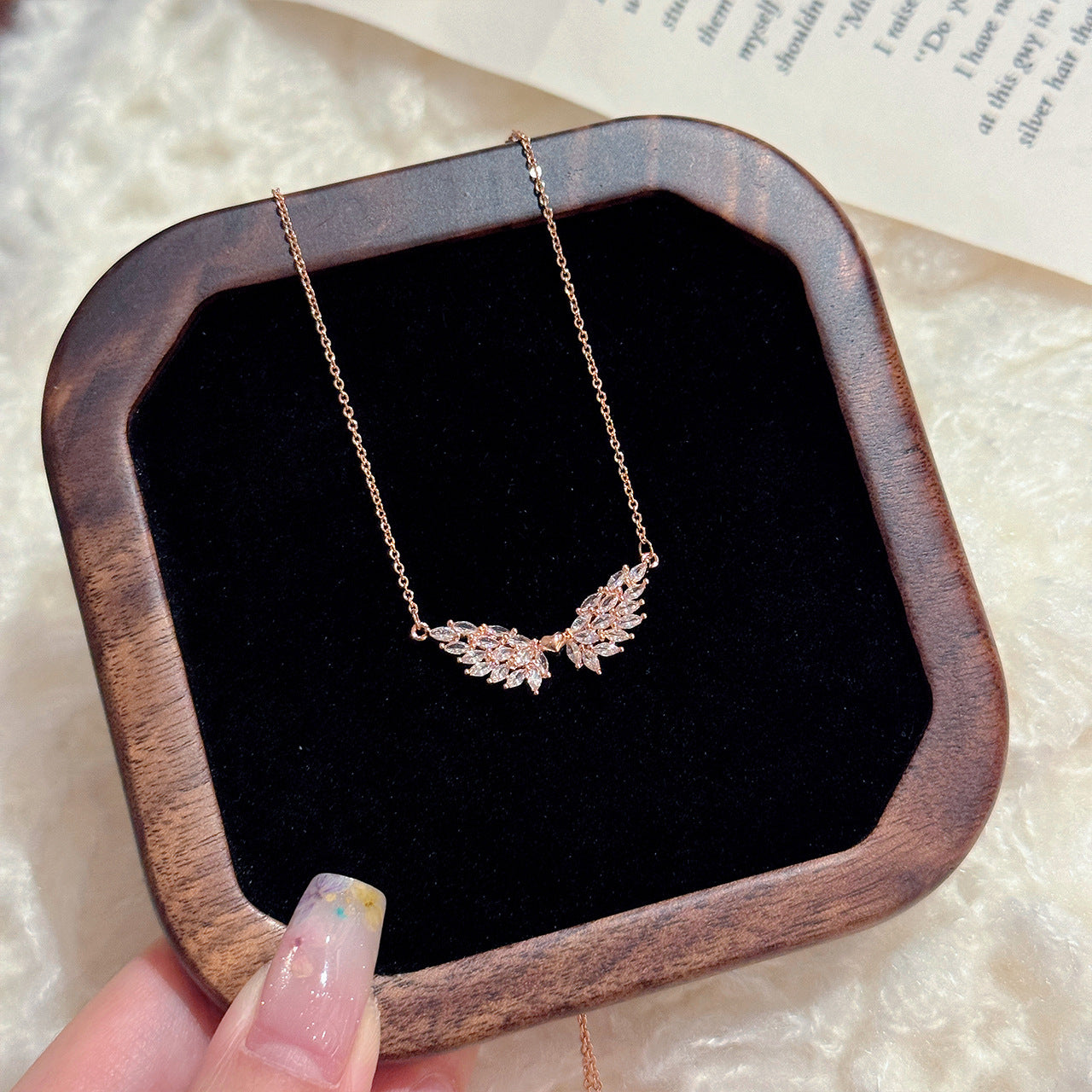 Heart Angel Wings Necklace, Niche Luxury Stylish Clavicle Chain, Sweet Exquisite Design All-match Fashion Neck Jewelry for Women