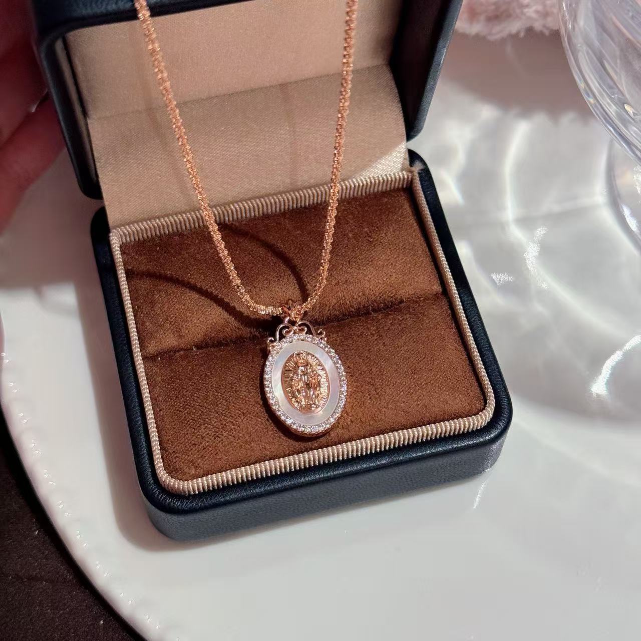 French Retro Clavicle Chain, Luxury Niche High Grade Necklace, Elegant European American Fashion Jewelry