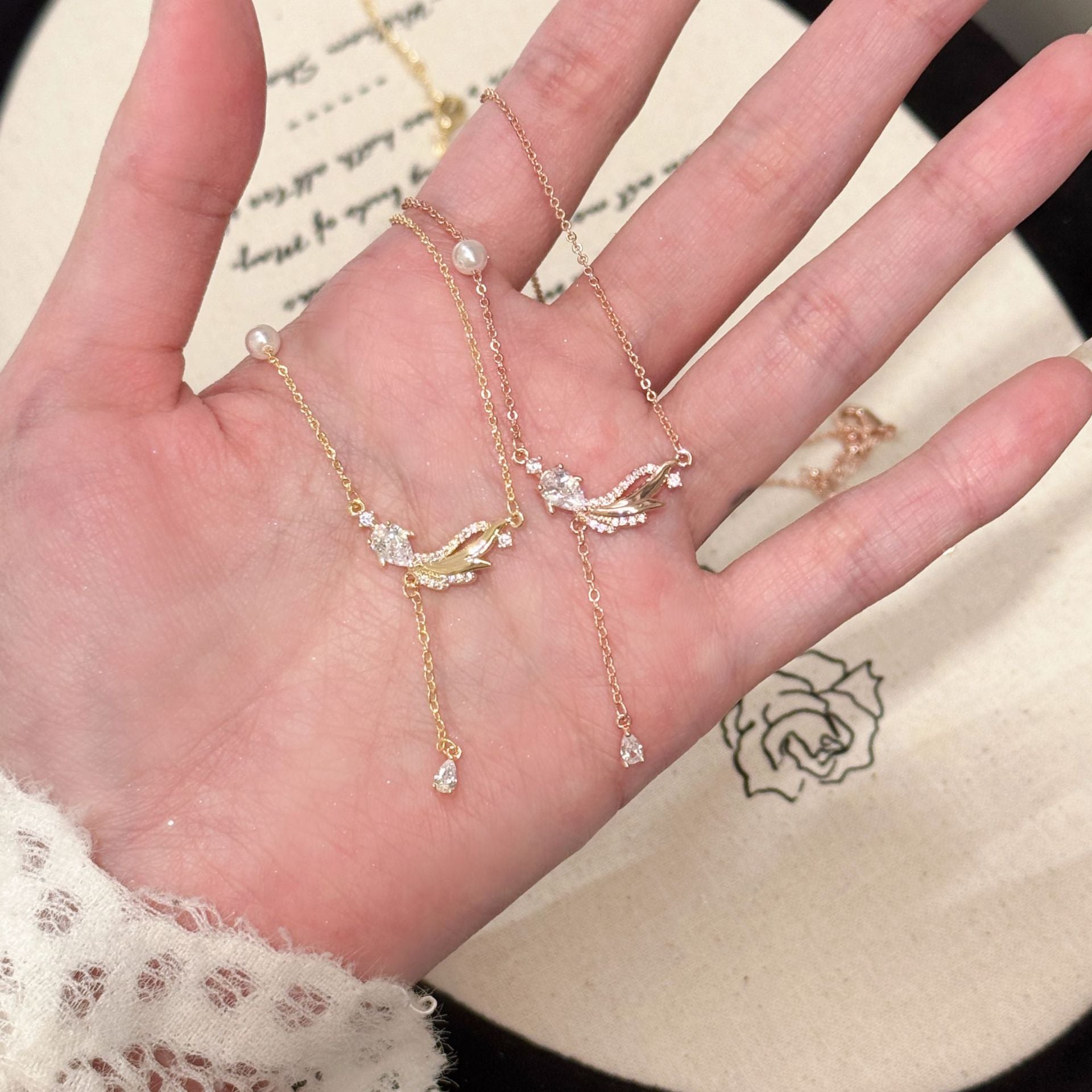 Koi Fish Pendant Pearl Necklace for Women, Luxury Minimalist Zircon Inlaid Clavicle Chain Jewelry Gift