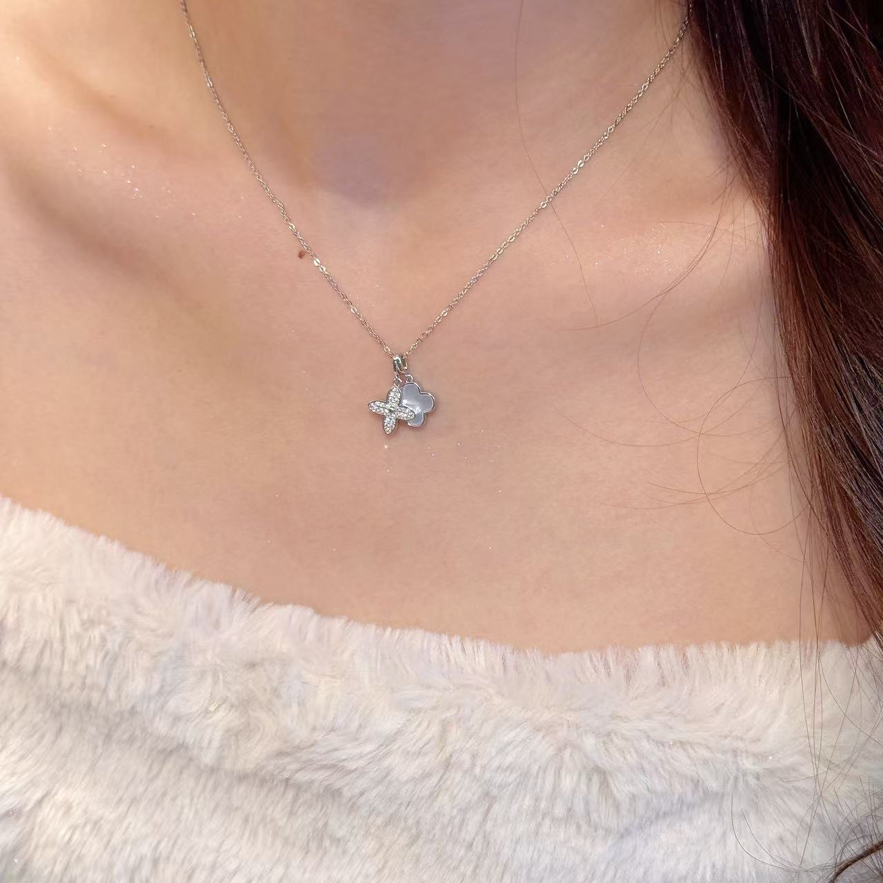 Korean Style Double Four Leaf Clover Necklace, Luxury Niche Elegant Clavicle Chain, Fashion All-match Pendant Necklace