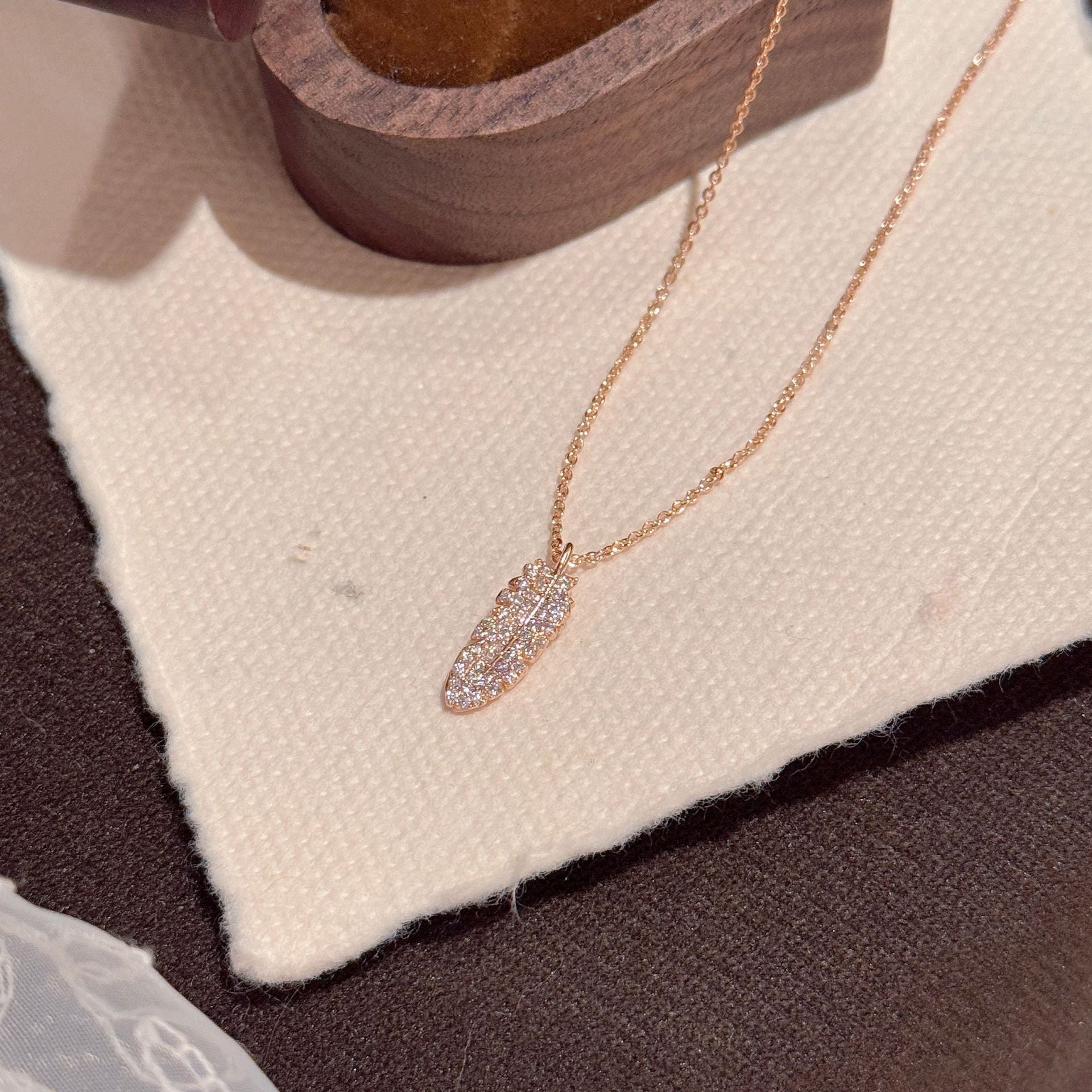 Sparkling Feather Pendant Necklace, Elegant Luxury Daily Women Neck Chain