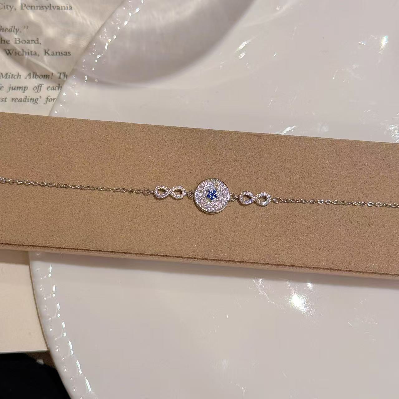 Geometric Round Bracelet, Luxury Niche Minimalist Hand Jewelry, Crystal Flower Elegant Exquisite Bracelet