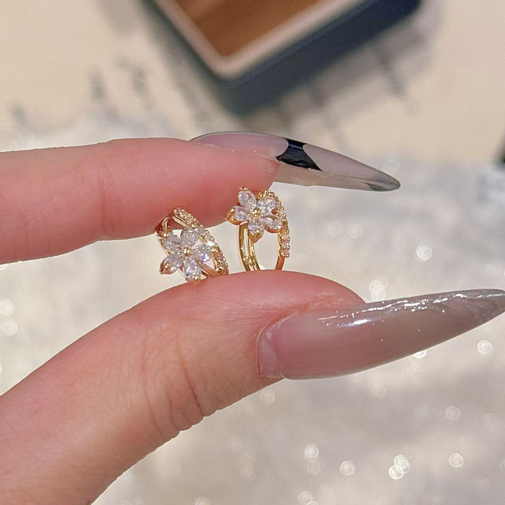 Dainty Floral Stud Earrings for Women, Minimal Luxury Elegant Small Flower Earrings, Versatile Everyday Fine Jewelry