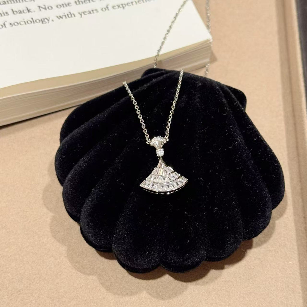 Sparkling Zircon Fan Necklace, Luxury Dress Pendant Clavicle Chain for Daily Wear