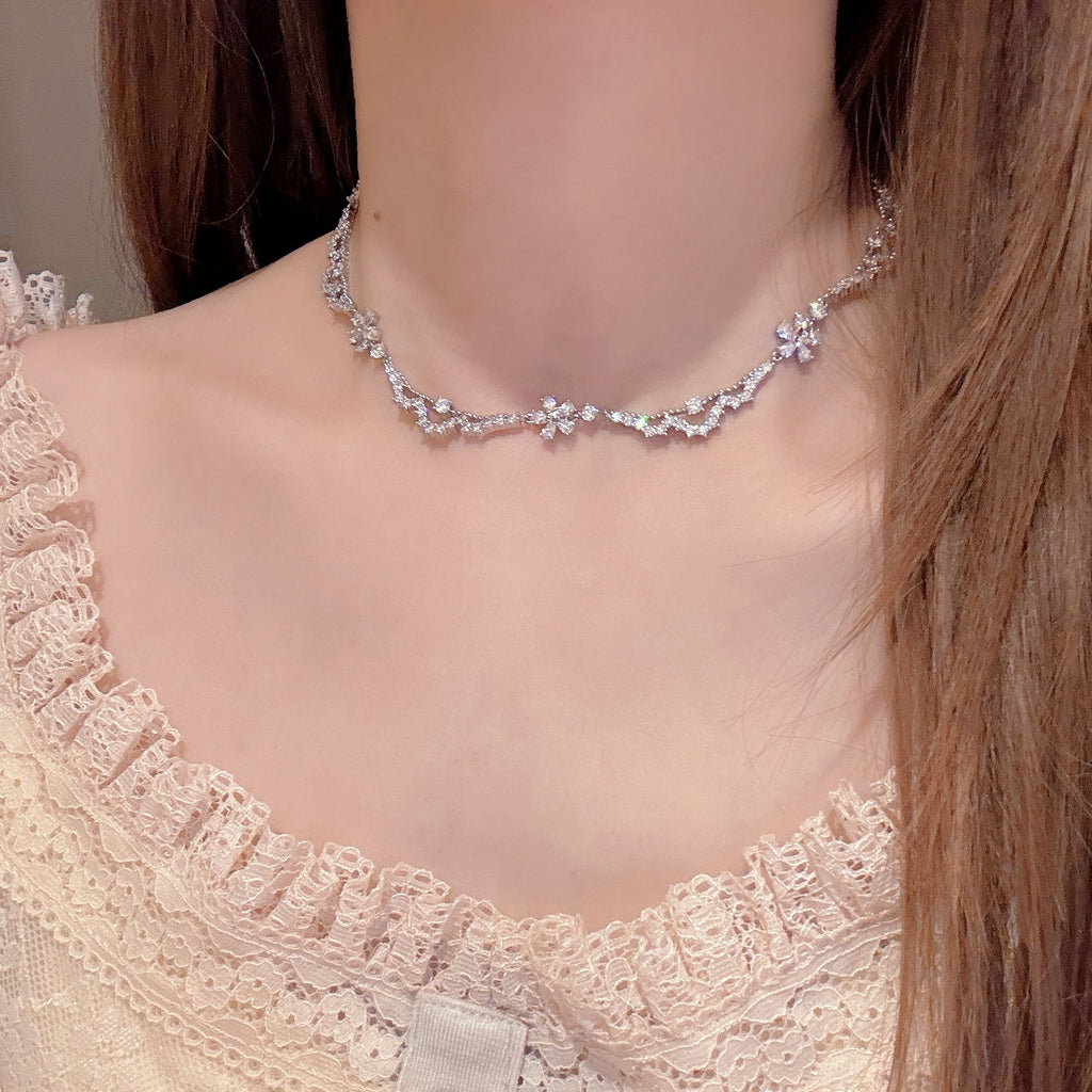 Sparkling Flower Pendant Necklace, Minimalist Niche Luxury Clavicle Chain, Sweet Elegant Dainty Necklace
