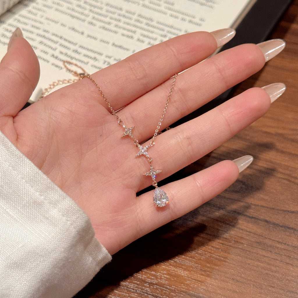 Sparkling Water Drop Cubic Zirconia Pendant Necklace for Women, Niche Luxury Minimal Dainty Versatile High-End Collarbone Fine Jewelry