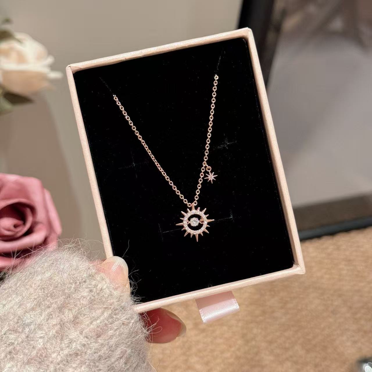New Sun Star Necklace, Luxury Minimalist Clavicle Chain, Niche Exquisite Compact Fashion Pendant Jewelry