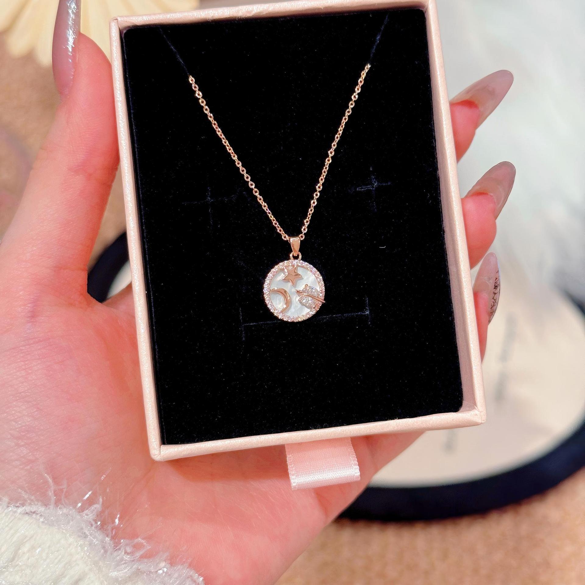 Hot Selling Moon Star Pendant Necklace with Natural Shell, Luxury Dainty Elegant Clavicle Jewelry