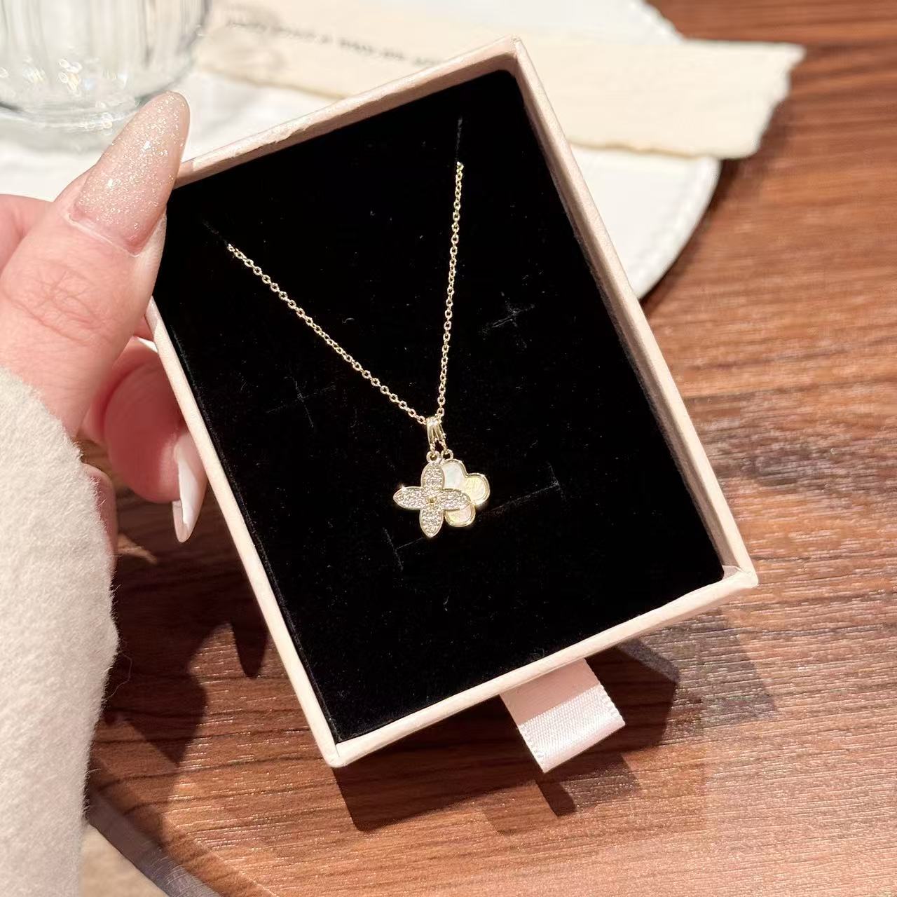 Korean Style Double Four Leaf Clover Necklace, Luxury Niche Elegant Clavicle Chain, Fashion All-match Pendant Necklace