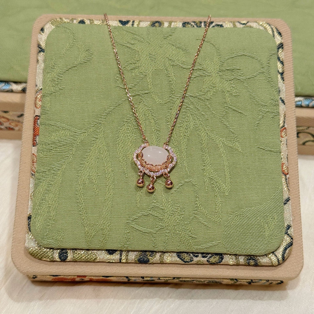 Vintage Gourd Peace Lock Necklace, Chinese Style Ginkgo Leaf Necklace, Zodiac Year Elegant Exquisite National Trend Jewelry for Women