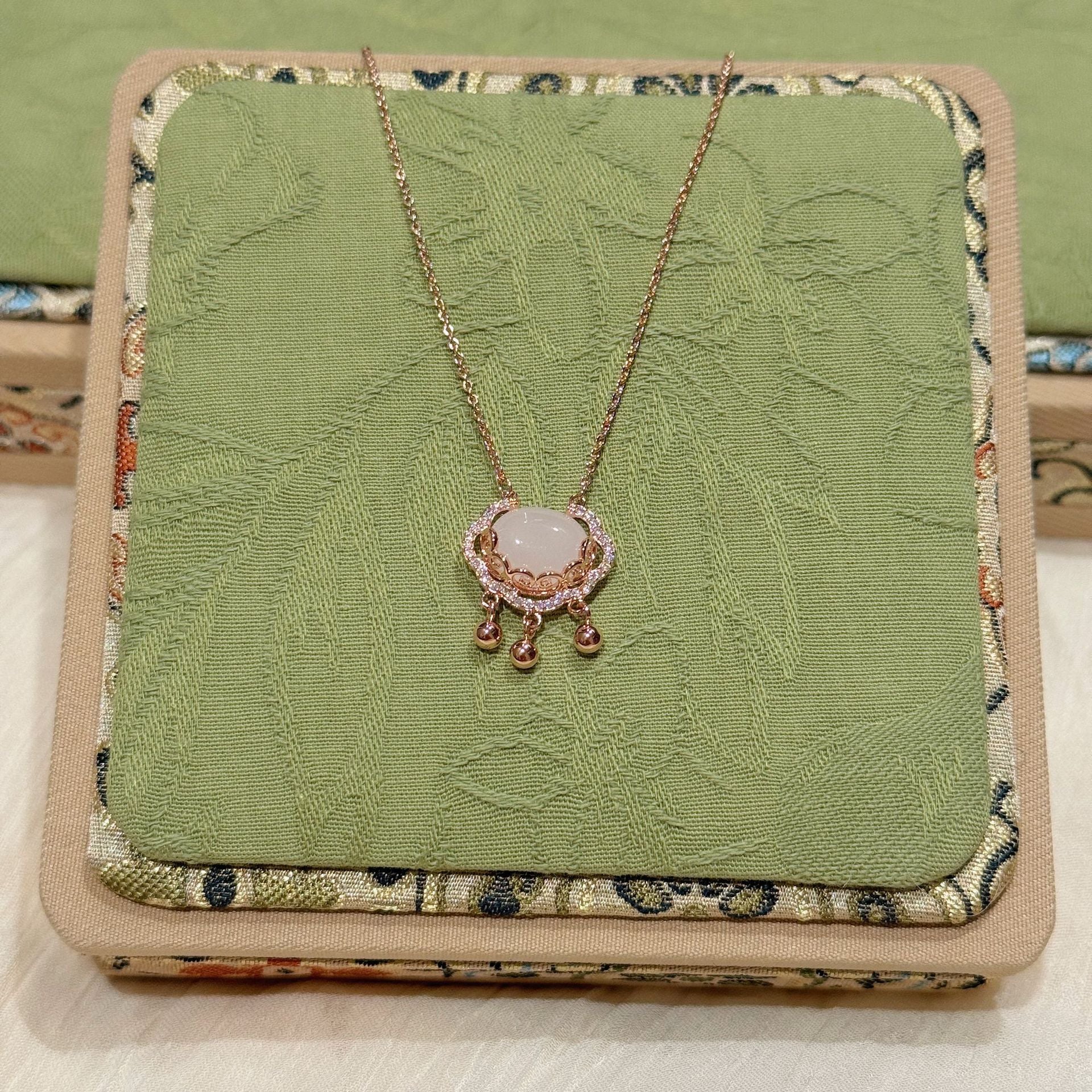 Vintage Gourd Peace Lock Necklace, Chinese Style Ginkgo Leaf Necklace, Zodiac Year Elegant Exquisite National Trend Jewelry for Women
