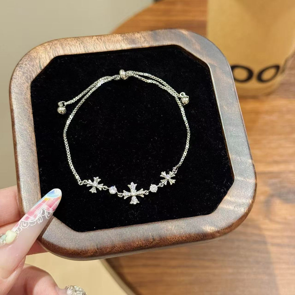 Four Seasons Charm Aquamarine Bracelet, Fashion Niche Sparkling Women Hand Jewelry, High-end Light Luxury Wrist Chain