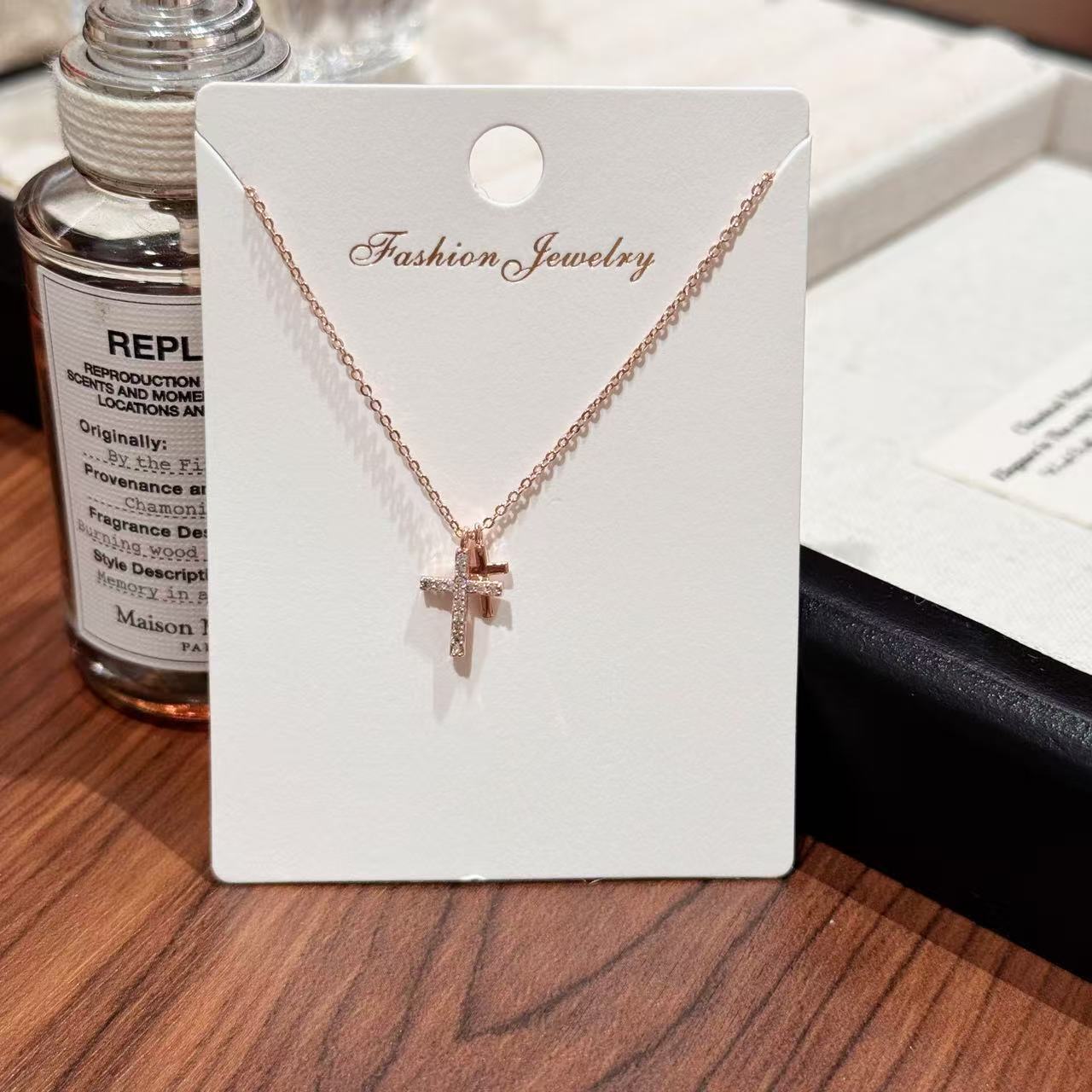 Vintage Cross Pendant Necklace, Elegant Luxury Daily Fashion Neck Jewelry