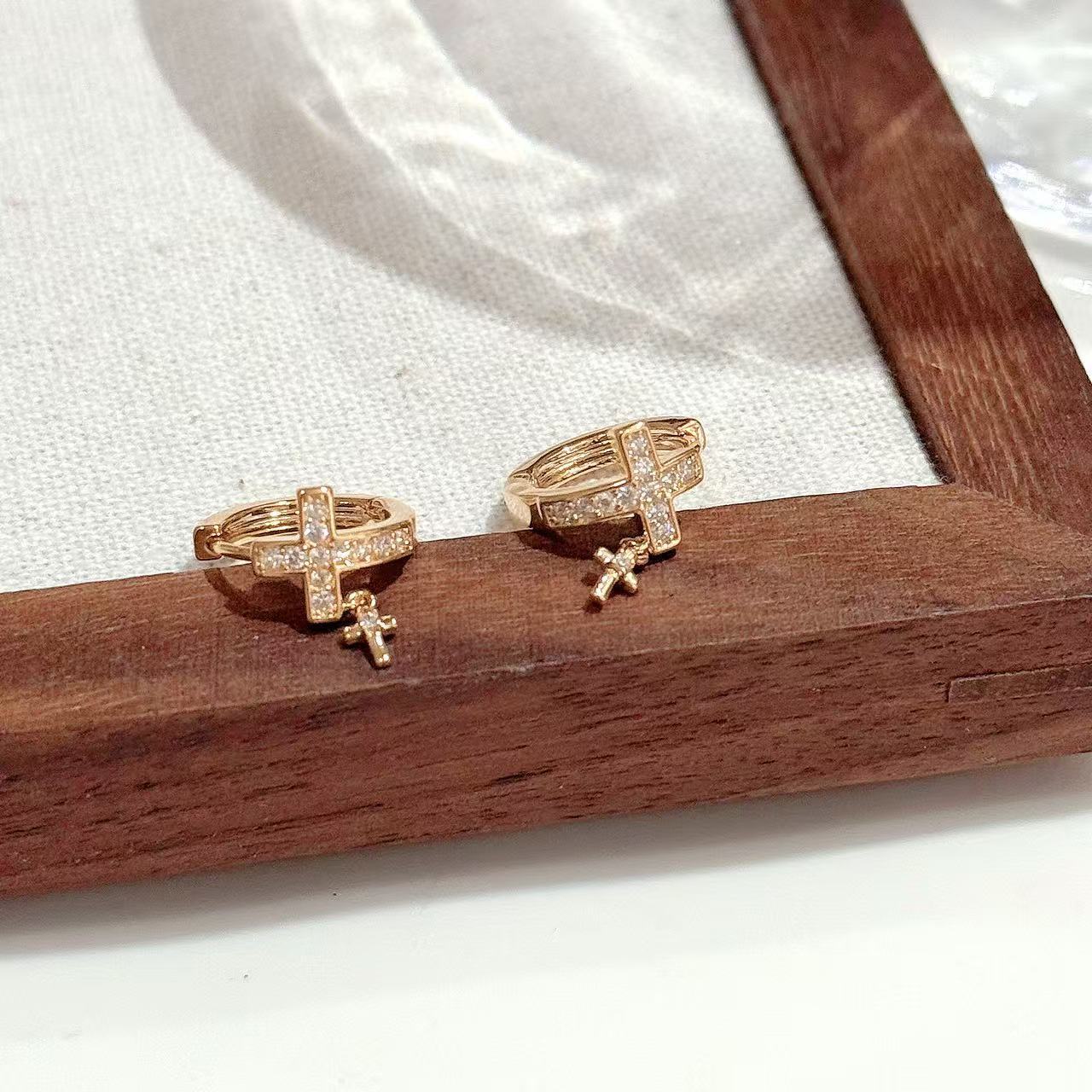 Sweet Cool Double Cross Hoop Earrings, Full Zircon Mini Simple Earrings, Light Luxury High-end Fashion New Year Ear Jewelry