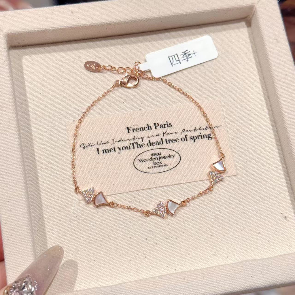 New Ginkgo Leaf Bracelet, Light Luxury Natural Shell Jewelry, Fashion Exquisite Niche Women Wrist Ornament