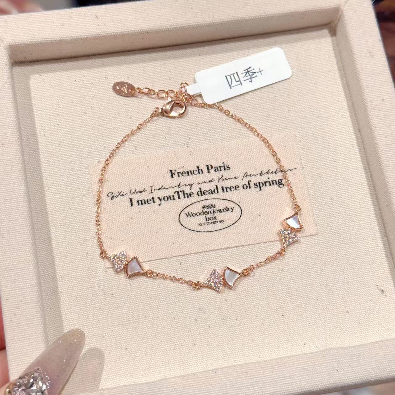 New Ginkgo Leaf Bracelet, Light Luxury Natural Shell Jewelry, Fashion Exquisite Niche Women Wrist Ornament