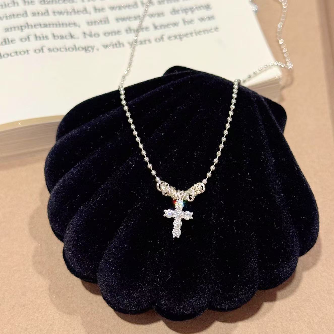 Classic Cross Pendant Necklace for Women, Minimal Luxury Collarbone Chain, Popular INS European American Trendy Dainty Daily Neck Jewelry Hot Sale