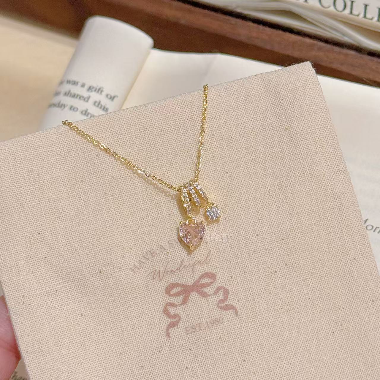 Pink Heart Pendant Choker Necklace, Luxury Dainty Clavicle Chain, Elegant Temperament Jewelry, Perfect Gift for Girlfriend