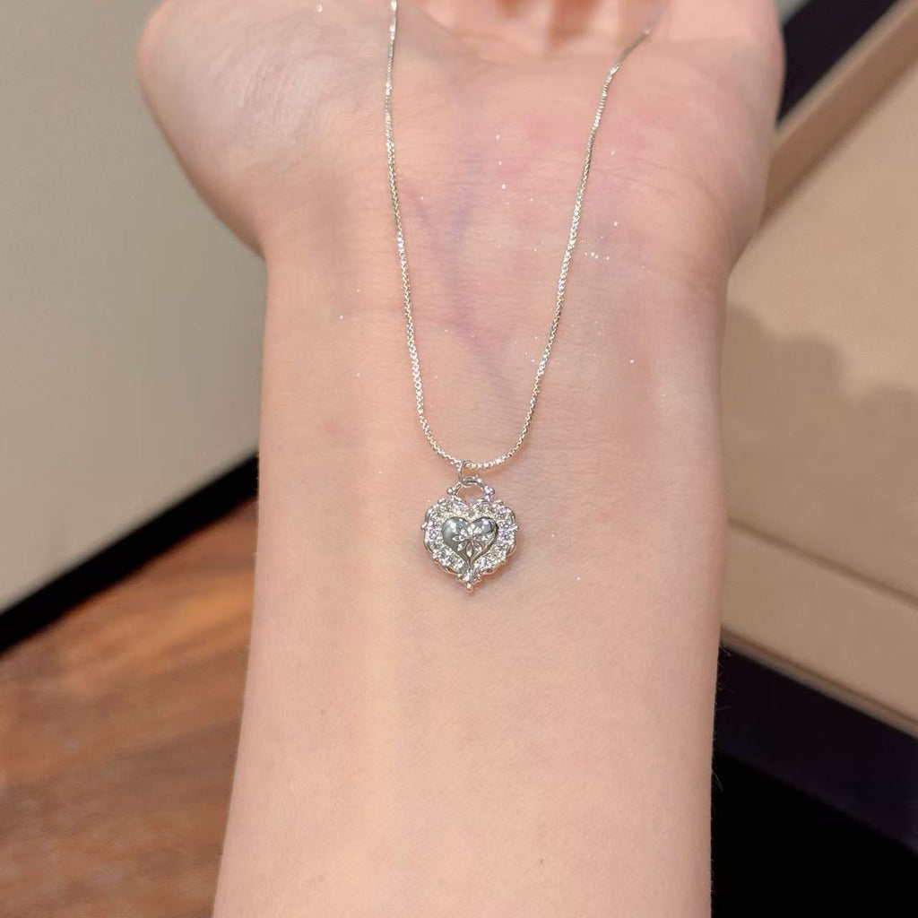 Korean Vintage Brushed Heart Necklace, Sparkling Rhinestone Love Pendant Necklace, Luxury Retro High-end Temperament Fashion Clavicle Chain for Women