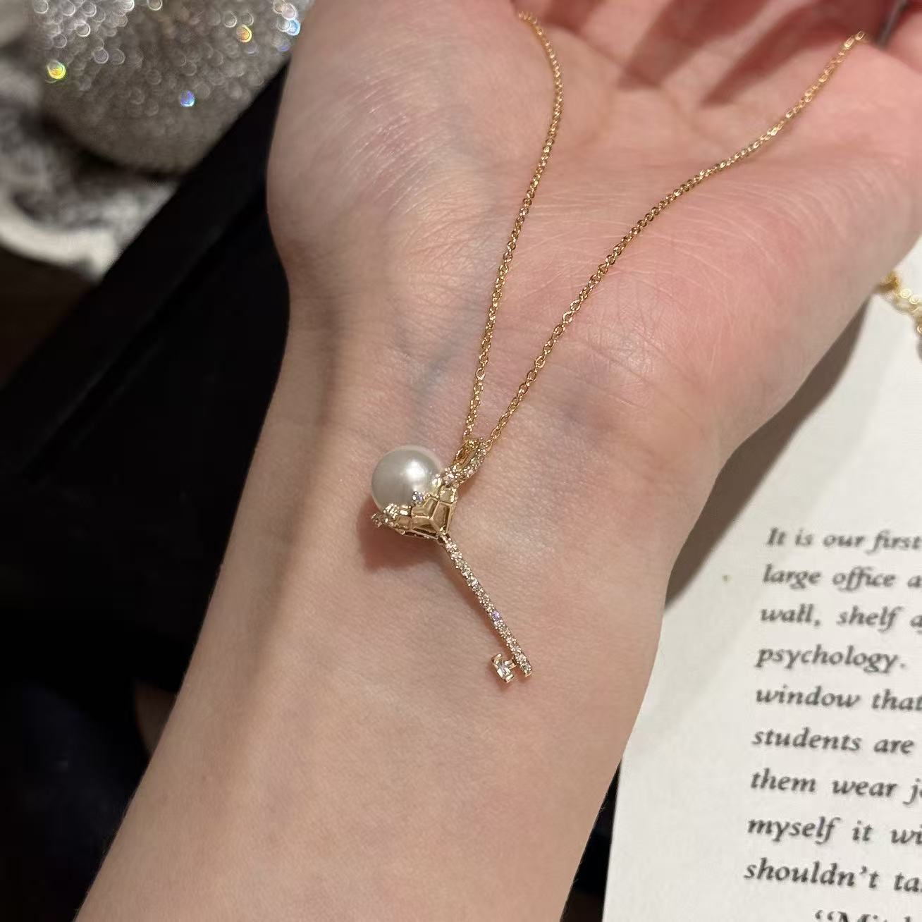 Spring New Pearl Key Pendant Clavicle Necklace, Luxury Elegant Dainty Jewelry, Perfect Gift for Girlfriend
