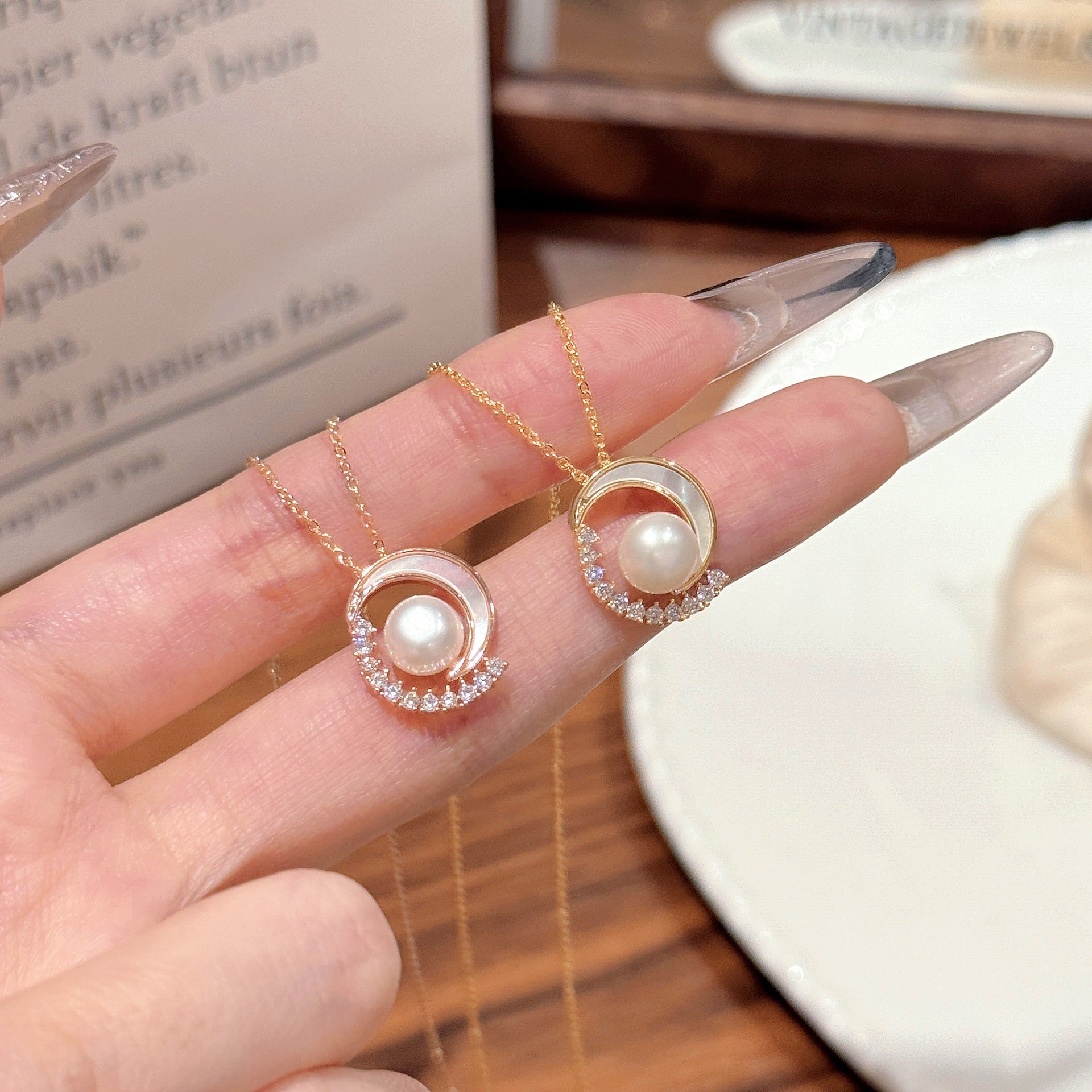 Niche Luxury Round Hoop & Crescent Moon Pearl Pendant Necklace, Dainty Elegant All-Match Office Commute Choker Jewelry