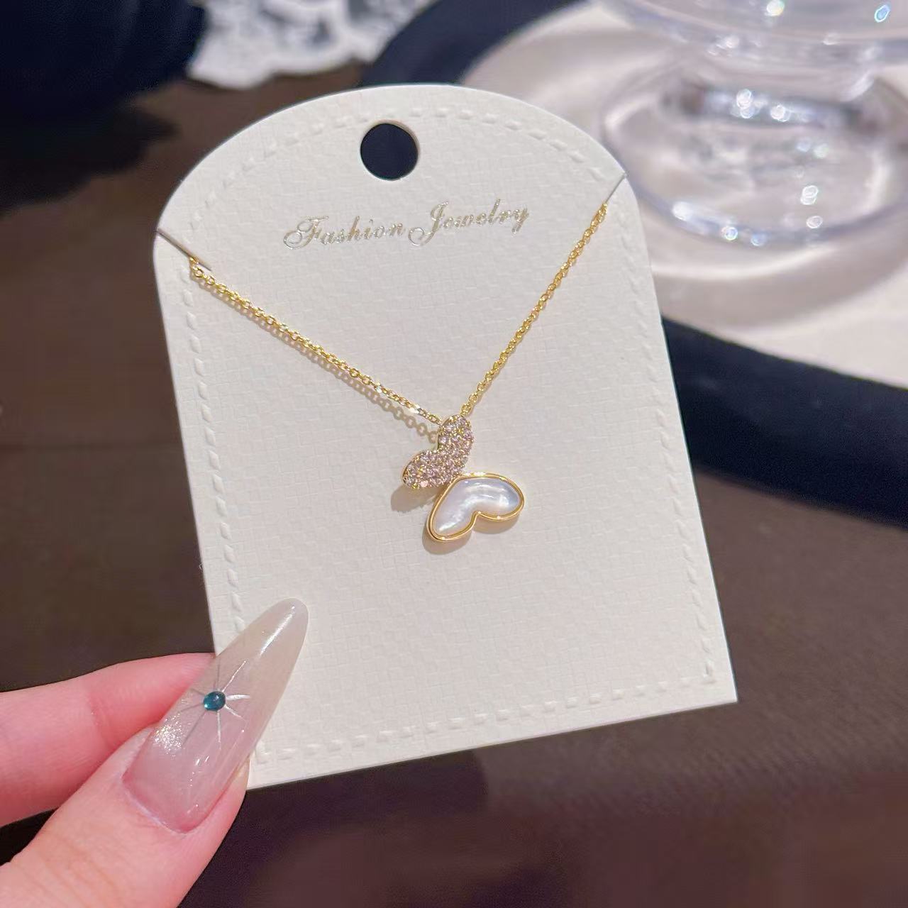 Custom Vivid Butterfly Necklace, Ins Minimal Luxury Niche Clavicle Chain with Natural Shell, Elegant Dainty Women Jewelry
