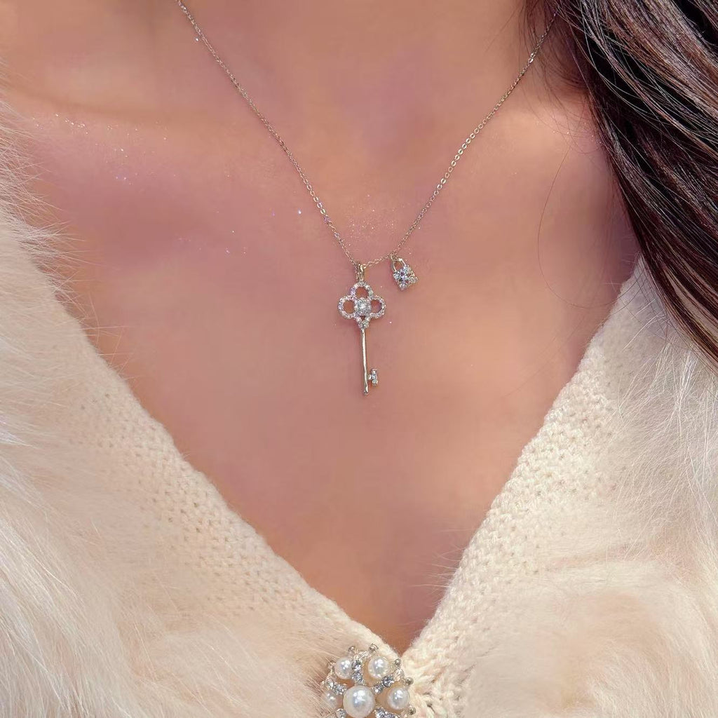 Key & Heart Lock Pendant Necklace, Sparkling Cubic Zirconia Clavicle Chain, Luxury Sweet Minimalist Jewelry for Women