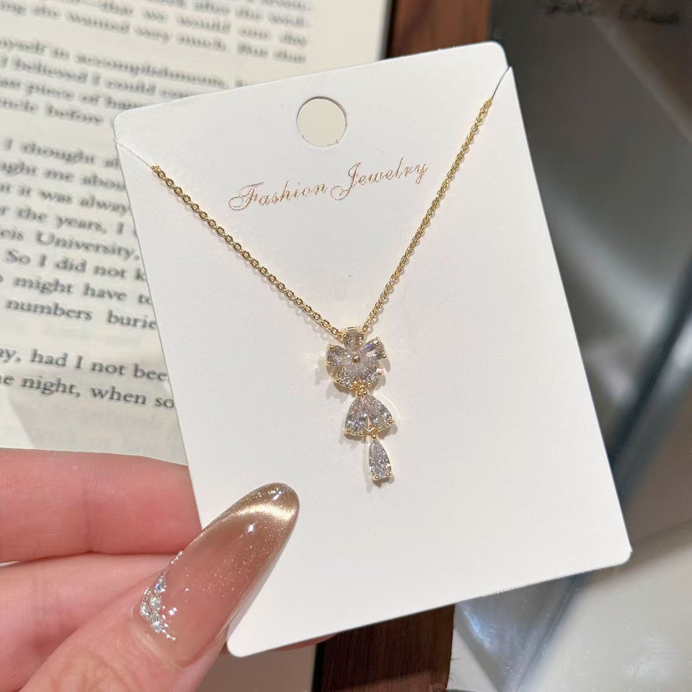 Super Shiny Floral Zircon Clavicle Chain, Luxury Minimalist Niche Flower Pendant Necklace