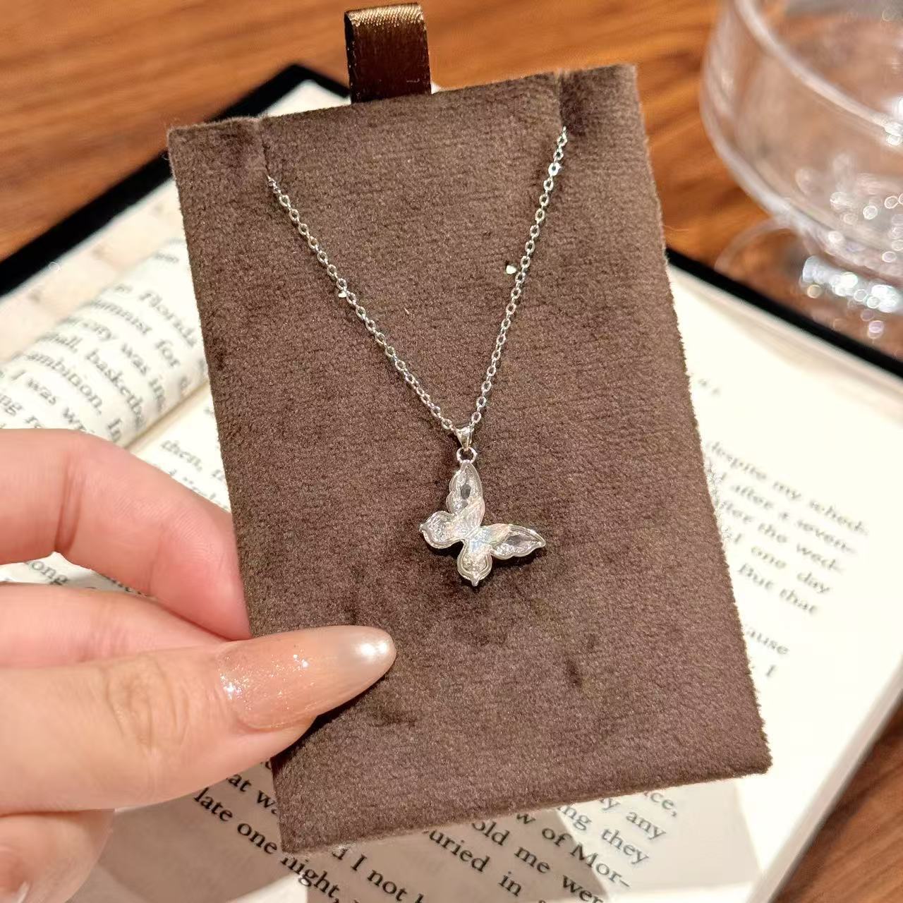 Sparkling Zircon Butterfly Clavicle Necklace, Elegant Luxury Daily Fashion Women Jewelry
