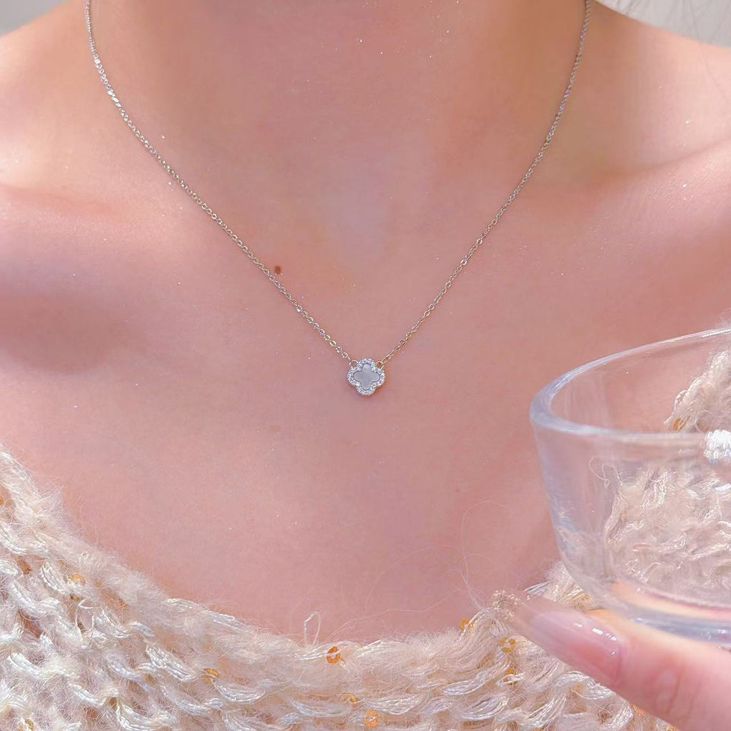 Cross-border European American Four-leaf Flower Necklace, Light Luxury Niche High-end Clavicle Chain, Delicate Mini Fashion Jewelry