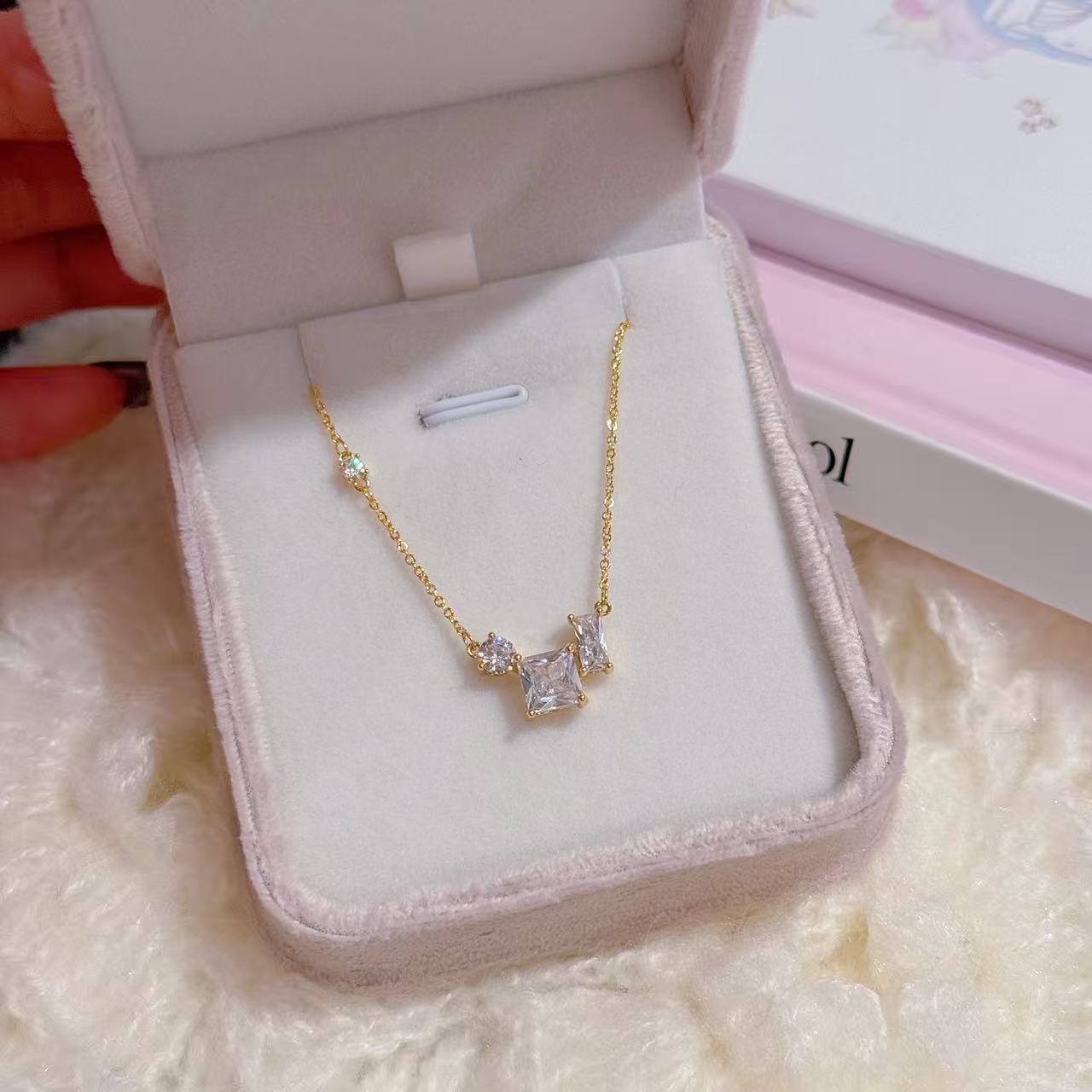 Shiny Sugar Cube Pendant Necklace, Elegant Gentle Luxury Daily Clavicle Chain