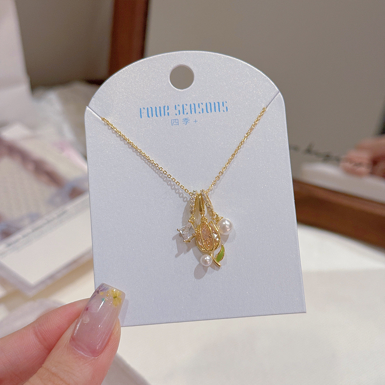Elegant Tulip Pendant Necklace Sweet Luxury Versatile Women Daily Neck Jewelry