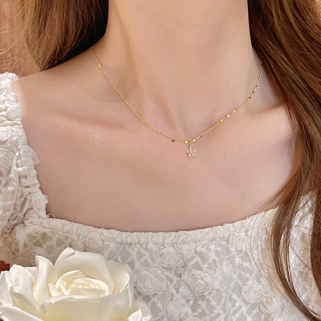 Snowflake Rotatable Four-Leaf Clover Necklace, Zircon Ins Style Pendant
