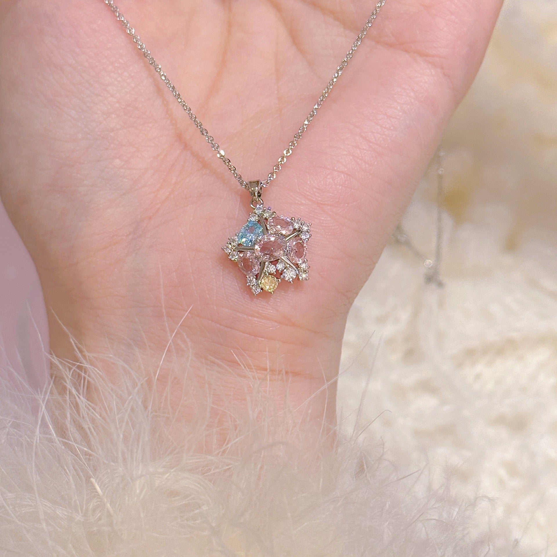 Shiny Star Pendant Necklace Elegant Luxury Stylish Women Autumn Winter Sweater Chain