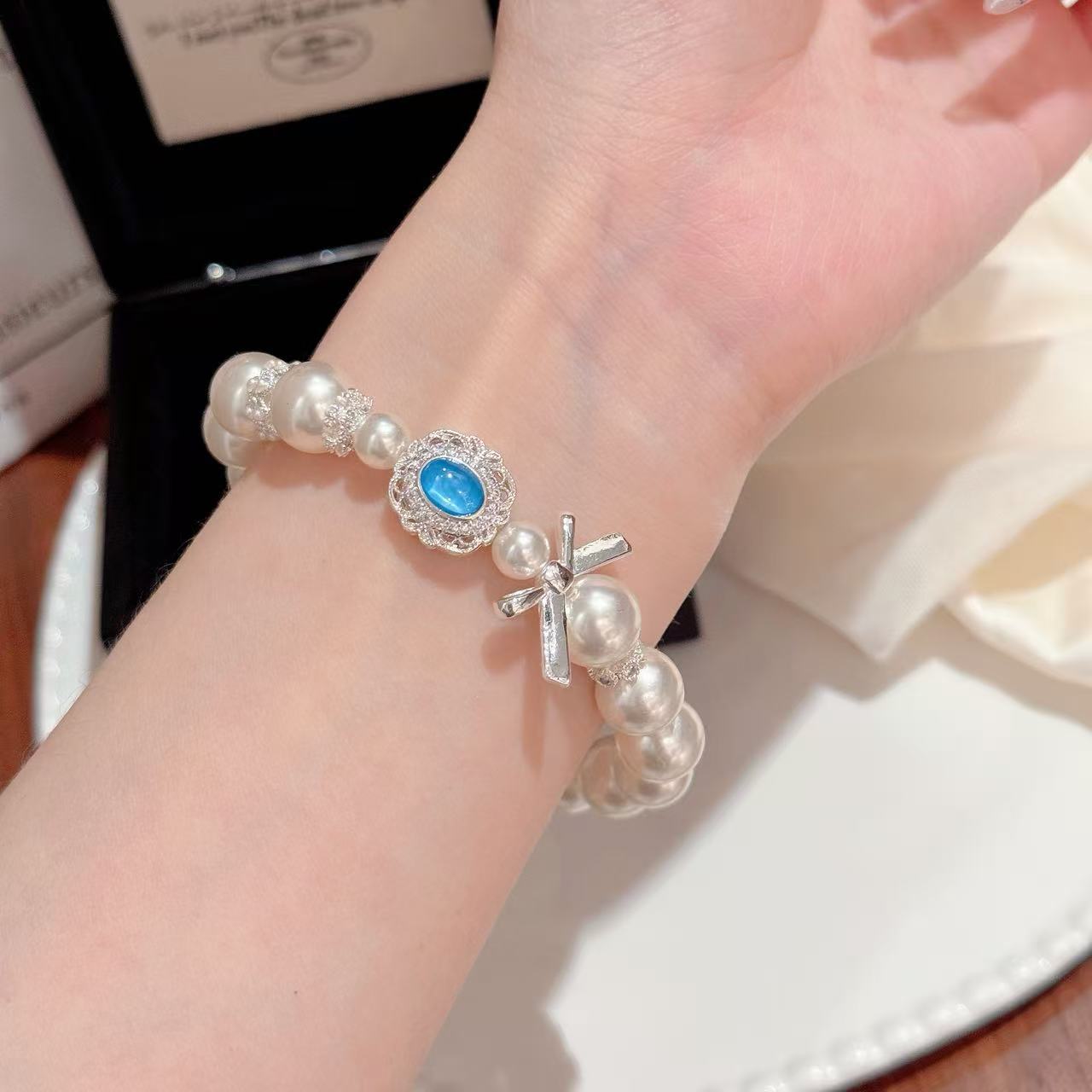 Bowknot Bracelet with Shell & Aquamarine Pearl, Luxury Dainty All-match Beaded Jewelry Popular on Redbook
