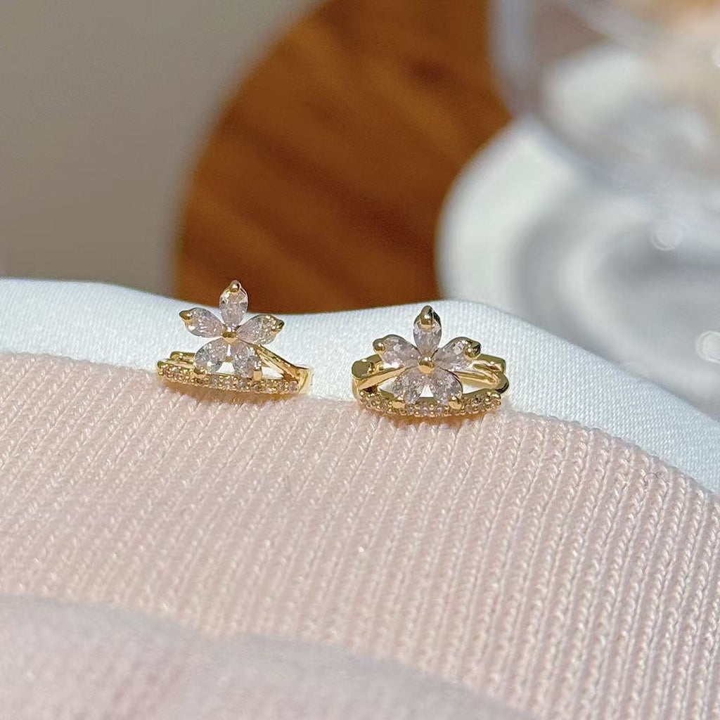 Dainty Floral Stud Earrings for Women, Minimal Luxury Elegant Small Flower Earrings, Versatile Everyday Fine Jewelry